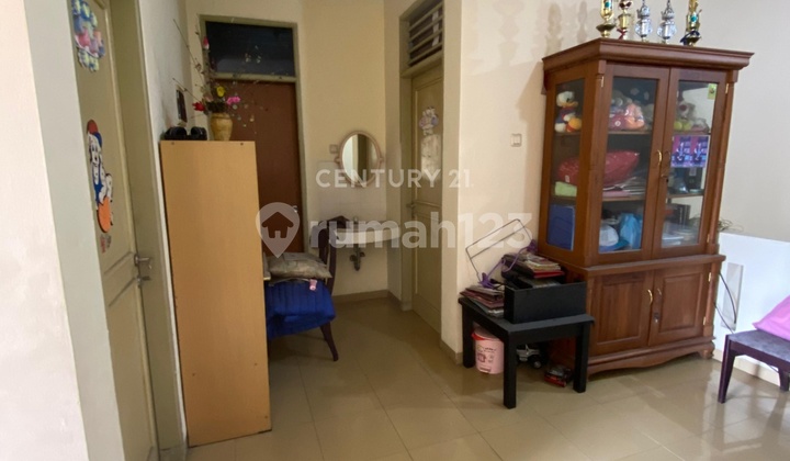 A Nice and Strategic Ready-to-Live House in Metland Menteng Housing Estate 2