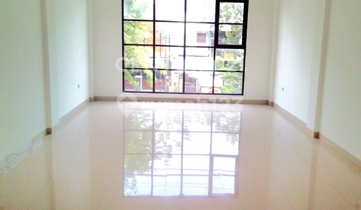 2 1/2 Story Shop House in Jagakarsa, South Jakarta 2