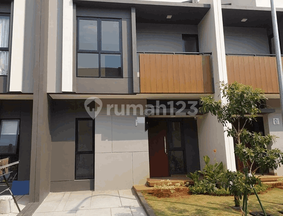 Rumah 2Lt Brand New Cluster Regia, Summarecon Crown ********