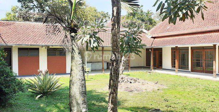 Disewakan Rumah Luas 800m2 Lokasi Dekat Jl Ijen, Malang 3