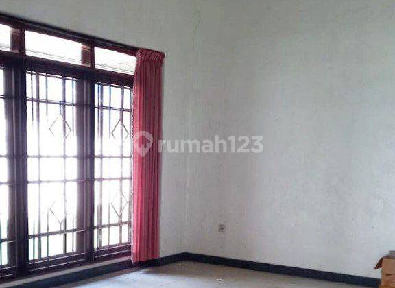 Disewakan Rumah Luas 800m2 Lokasi Dekat Jl Ijen, Malang 8
