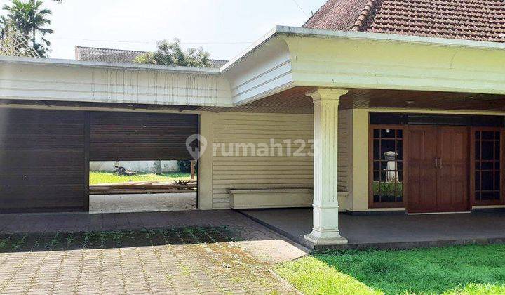 Disewakan Rumah Luas 800m2 Lokasi Dekat Jl Ijen, Malang 9