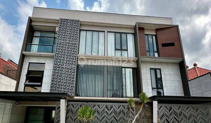 Rumah Mewah Modern Plus Kolam Renang Di Area Elite Istana Dieng 1