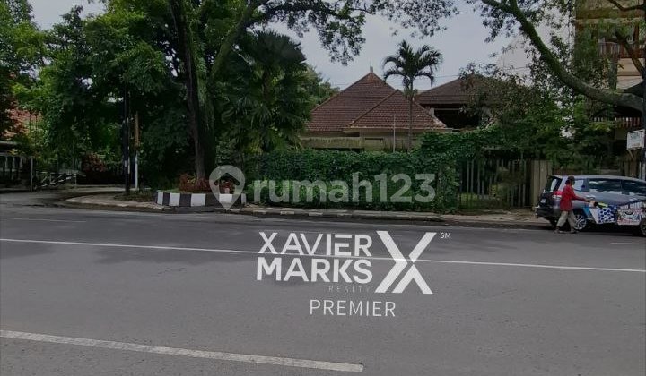 Rumah Luas Vintage Dekat Ijen Boulevard Strategis Siap Huni Rumah Luas Vintage Dekat Ijen Boulevard Strategis Siap Huni