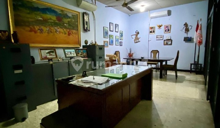 Vintage House in the Center of Malang City, Spacious and Ready to Occupy, Quick Sale. 2