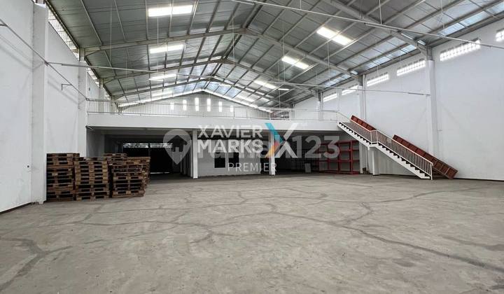 Warehouse with Wide Access to Toll Road in Pakis Malang Area, Ready to Use, Strategic.