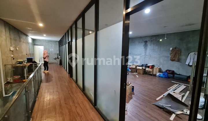 Cafe Dan Kantor di Mayjen Sungkono Deket Ciputra World Mall Surabaya 3