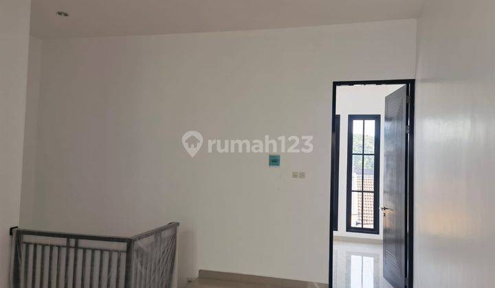 Rumah 2 Lantai Baru di Pantai Mentari, Surabaya Sam.a700 9
