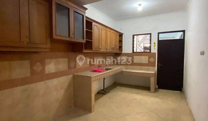 Rumah 2 Lantai di Dharmahusada Indah Utara, Surabaya Nat.ya330 2