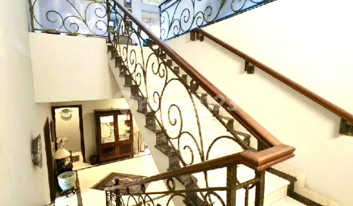 Di Jual House Of Menteng. Luxury And Modern. Siap.huni Di Jual House Of Menteng. Luxury And Modern. Siap.huni