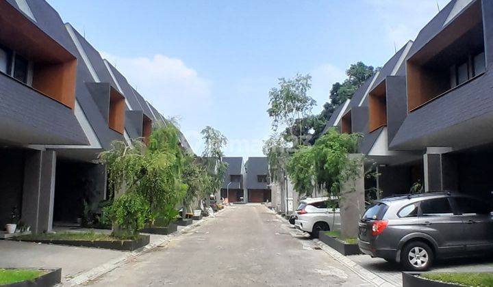 DiJual Rumah Mewah 2 Lantai Fasilitas Lengkap Di Jakarta Timur 2