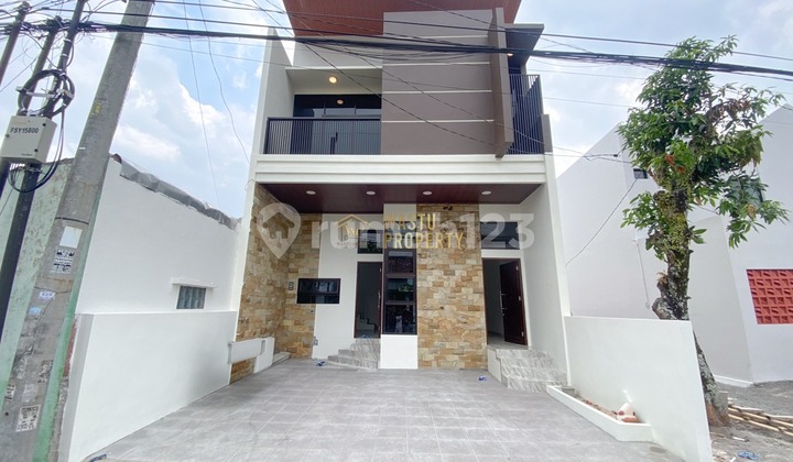TWO-STORY HOUSE READY TO OCCUPY NEAR UGM CAMPUS JOGJA