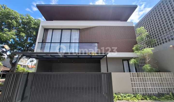 Luxury House Fully Furnished 5 Minutes from Maguwoharjo Toll Exit 1