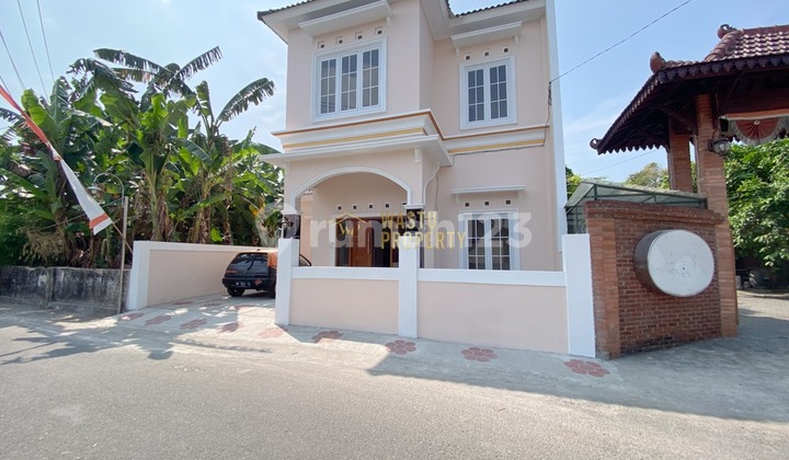 RUMAH 2 LANTAI DESIGN KLASIK DEKAT RUMAH SAKIT HARDJOUKITO 2