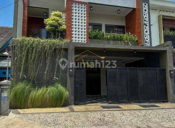 Rumah Mewah 3 Lt, Desain Modern Di Lokasi Strategis Maguwoharjo 1