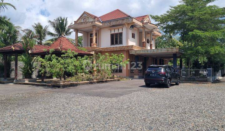 Rumah Second Desain Klasik Elegan Dekat Masjid Besar Sunan Geseng 1