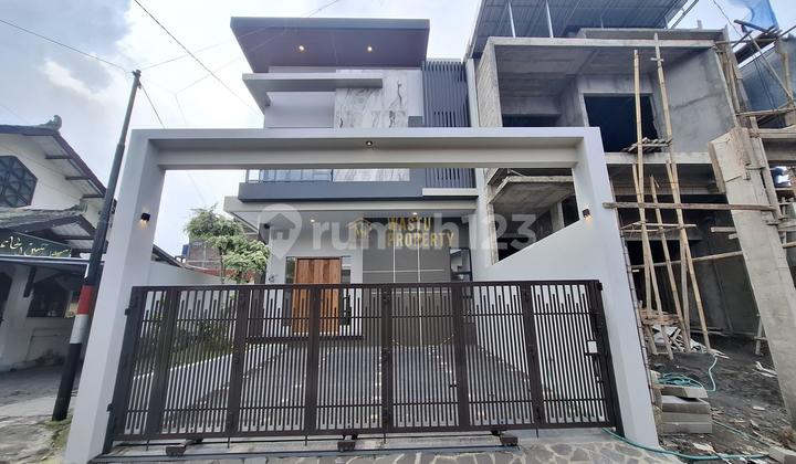 RUMAH MEWAH SIAP HUNI 2LT DEKAT JALAN KALIURANG KM7 DI NGAGLIK