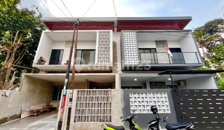 RUMAH MEWAH SIAP HUNI 9 MENIT KE TERMINAL CONDONG CATUR