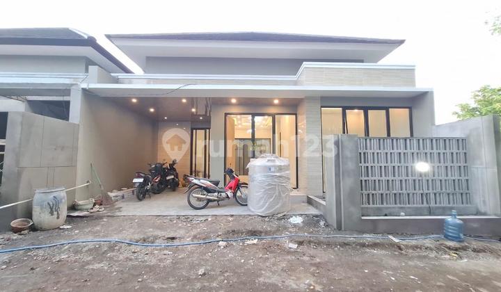 Rumah Design Kekinian Dekat Jalan Aspal di Purwomartani, Kalasan