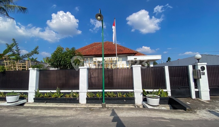 RUMAH MEWAH TANAH SUPER LUAS DEKAT SEKOLAH AL-AZHAR YOGYAKARTA RUMAH MEWAH TANAH SUPER LUAS DEKAT SEKOLAH AL-AZHAR YOGYAKARTA