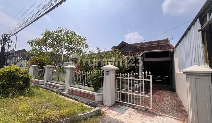 Rumah Besar Lokasi Premium Pinggir Jalan, Purwomartani
