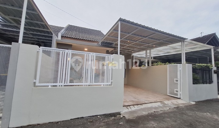 Ready-to-Occupy House with Spacious Land Near UPN Campus, Maguwoharjo 2