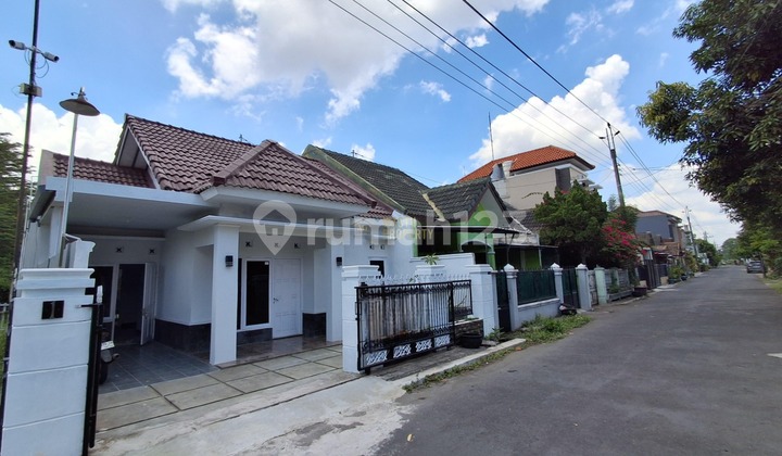 Ready-to-Occupy Modern House in a Super Strategic Location in Ngemplak, Sleman 2
