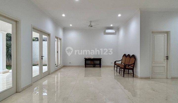 Rumah Modern Classic Siap Huni Halaman Luas With Private Pool  2