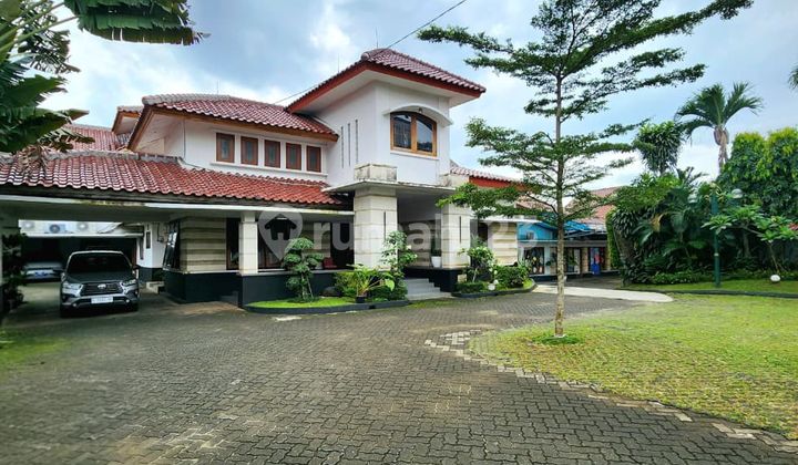 Luxury House Ready to Live In, Large Land, Swimming Pool & Spacious Garden