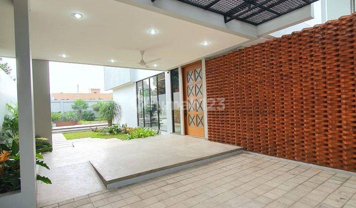Modern Tropical House di jati padang bebas banjir