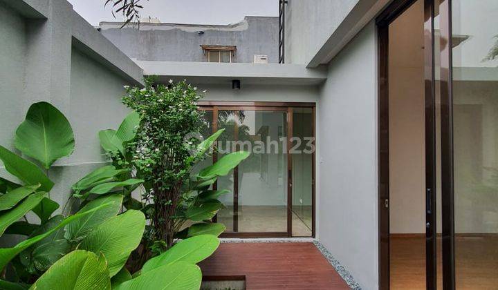 Modern Tropical House di jati padang bebas banjir