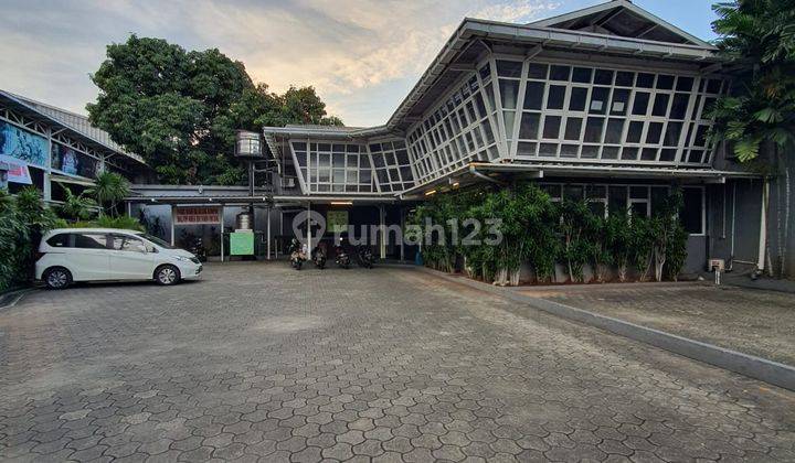 Gedung 2 Lantai Dan 3 Lapangan Futsal Lokasi Dekat Permata Hijau 1