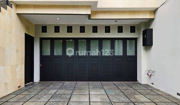 Rumah Modern Private Pool Dalam Town House di Lebak Bulus  2