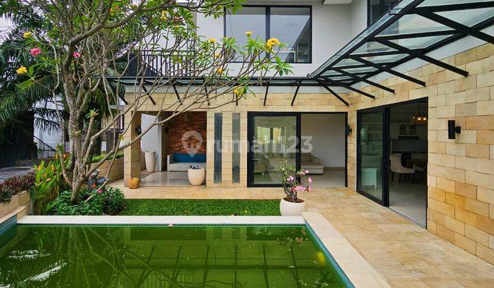 Rumah Modern Private Pool Dalam Town House di Lebak Bulus  1