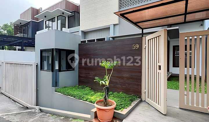 Rumah Mewah Modern Tropical 3 Lantai di Lebak Bulus Bebas Banjir