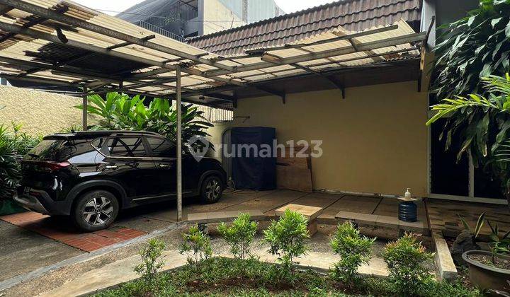 Rumah Tua Hitung Tanah Posisi Hoek di Hanglekiu Depan Taman 2