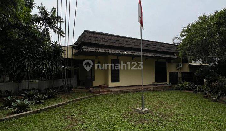 Rumah Tua Hitung Tanah Posisi Hoek di Hanglekiu Depan Taman 1