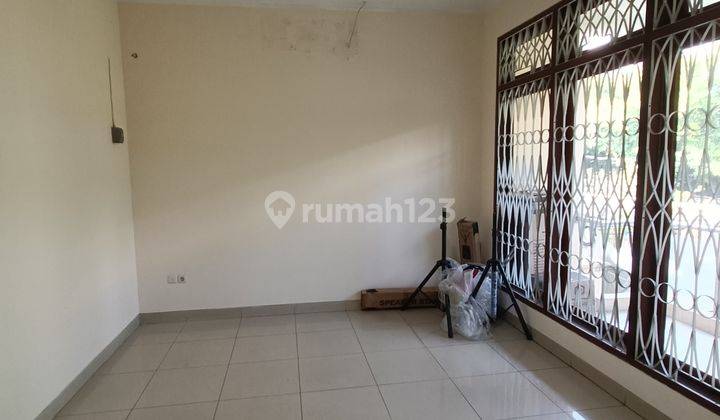 Rumah 2 Lantai Depan Taman Bisa Untuk Kantor Dekat Senayan  2