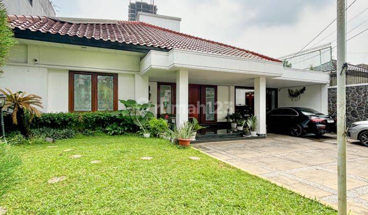 Rumah Bagus 1,5 Lantai With Private Pool di Prime Area Menteng  1