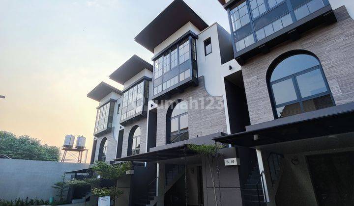 Brand new dalam townhouse di jeruk purut dekat pintu tol Simatupang 1