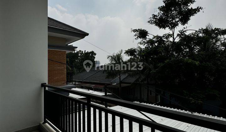 Rumah bagus modern minimalis dalam townhouse dekat stasiun Mrt  2