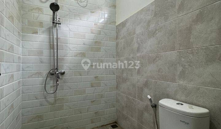 Rumah bagus modern minimalis dalam townhouse dekat stasiun Mrt  2