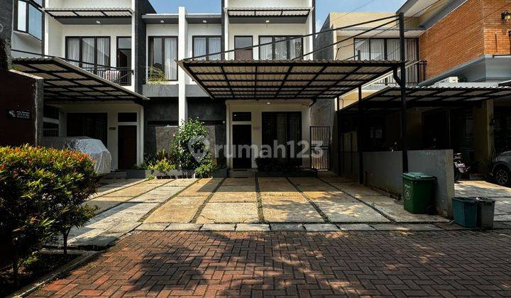 Rumah bagus modern minimalis dalam townhouse dekat stasiun Mrt  1