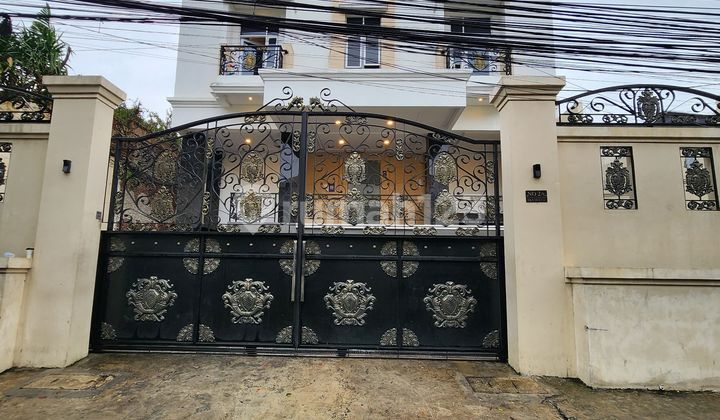 Kost Ekslusive 54 kamar selalu full lokasi strategis dekat Mrt