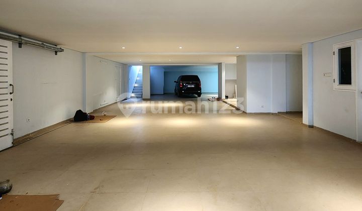 Brand New Luxurious house 3 lantai + rooftop karya emporio architect  2