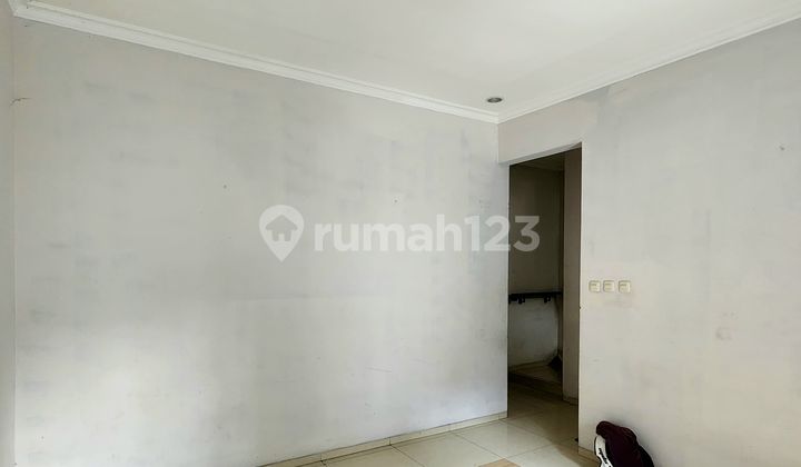 Affordable Good House ready to live in an exclusive townhouse near MRT. 2