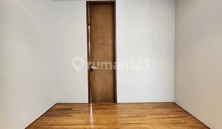 Brand New Modern house with pool at Kemang dalam bebas banjir  2