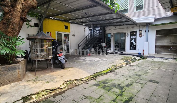 Rumah hitung tanah di radio dalam dekat jalan raya cocok untuk usaha
