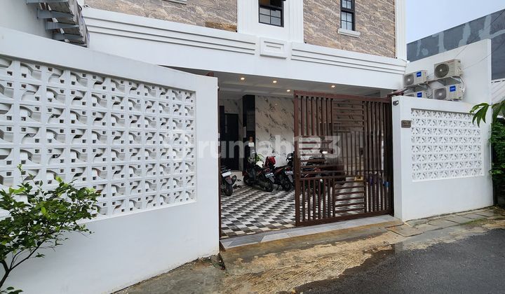 Kost ekslusive 4 lantai 33 kamar furnish terisi full deket pim 1