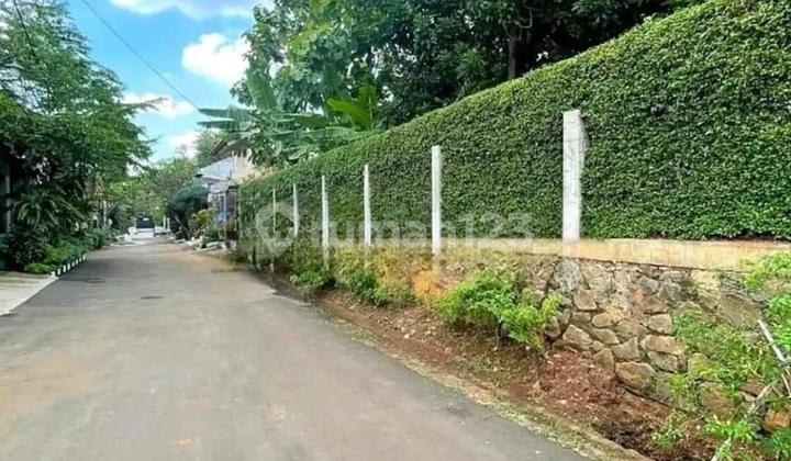 Square plot of land in a complex near Cinere Mall.